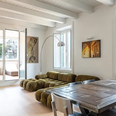 Luxurious With A Terrace * Rom